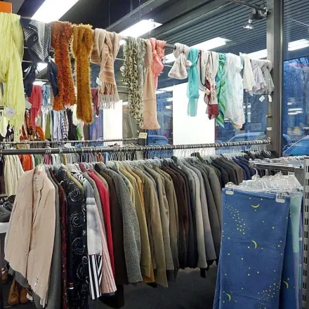 Nachhaltig einkaufen im Sozialkaufhaus