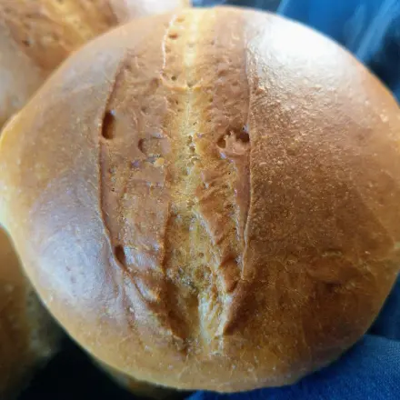 Brötchen: Knusprige Goldstücke aus reinem Dinkelmehl