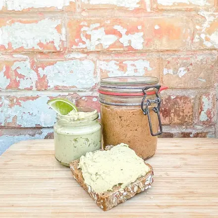 Vegane Brotaufstriche selber machen – schnell & einfach
