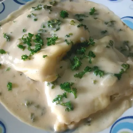 Käse-Teigtaschen mit Honig-Sekt-Sahne Soße