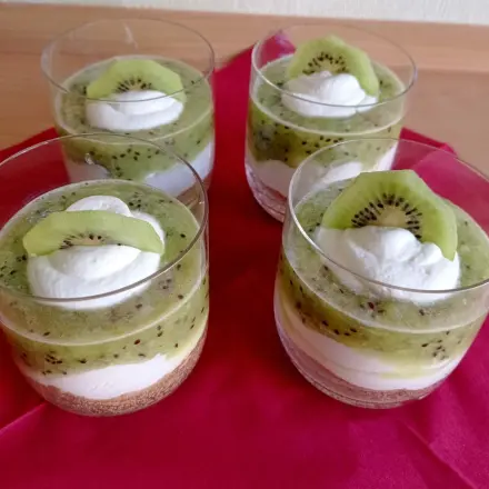 Kiwi-Schichtdessert