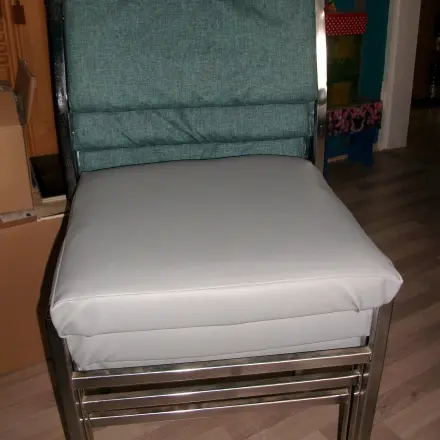 Alte Stühle neu beziehen