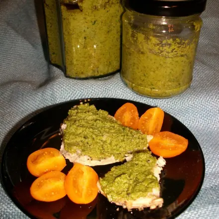 Walnuss-Bärlauch-Pesto