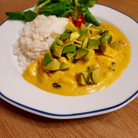 Hähnchencurry mit Avocado