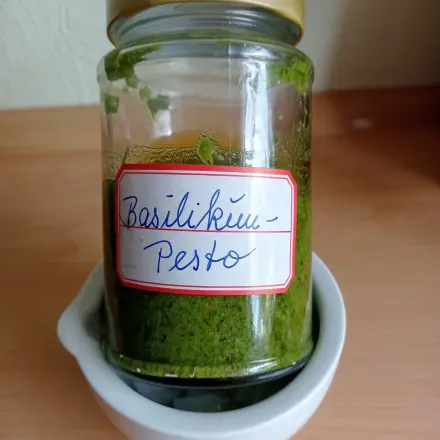 Basilikum-Pesto