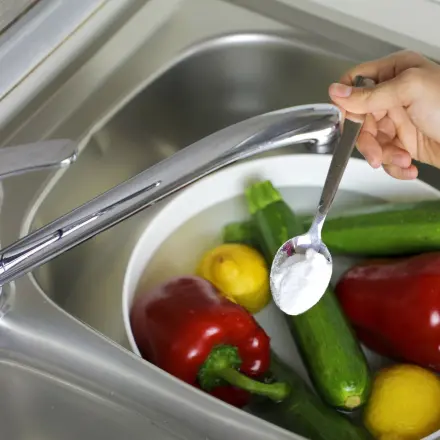 Obstfliegen ohne Fruchtfliegenfalle loswerden und vermeiden