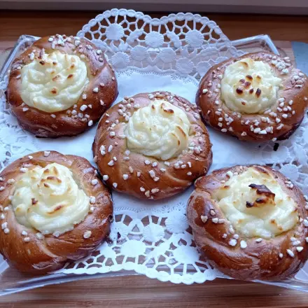 Süße Hefeteig-Kringel