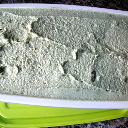 Avocado-Walnuss-Eis mit Matcha Tee