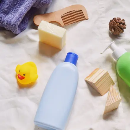 Duschgel und Shampoo für die Reise