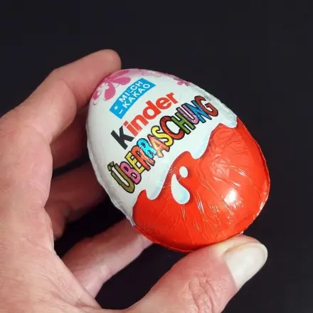 Ü-Eier Figuren leicht zu finden - mit einem Magnet