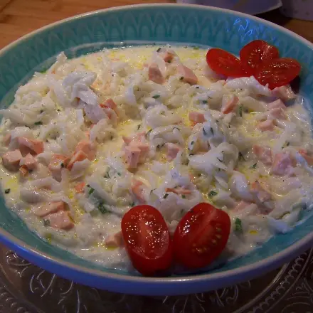 Rettichsalat mit Wiener Würstchen