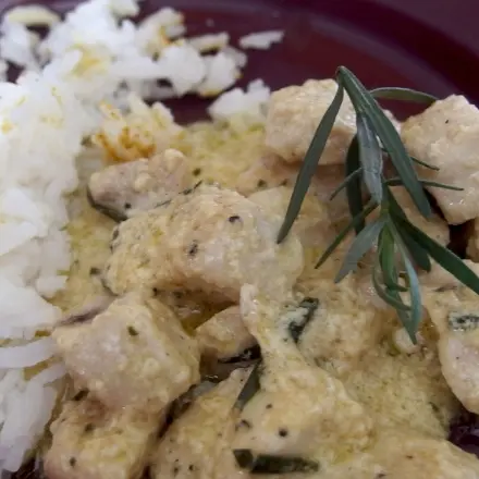 Hähnchenbrustfilet in Senf-Estragon-Sahnesoße