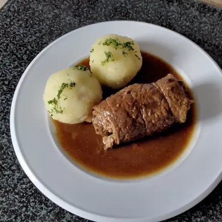 Dunkle Bratensoße selber machen aus Rinderknochen