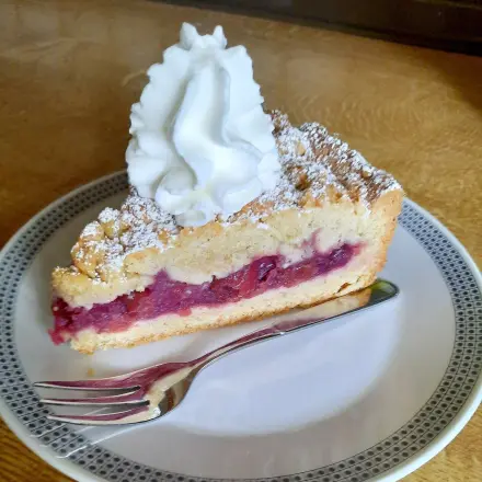 Kirschstreuselkuchen mit Dinkelvollkornmehl