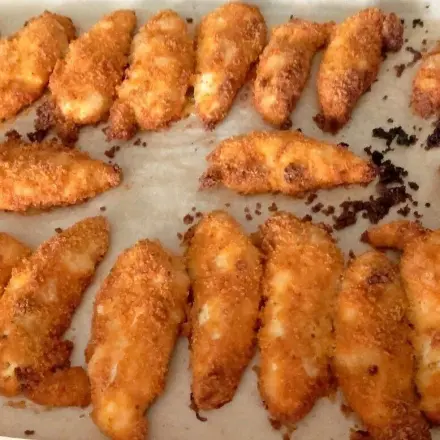 Hähnchensticks in knuspriger Chips-Panade