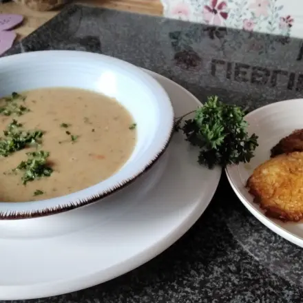Kartoffelsuppe mit Kartoffelpuffer