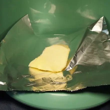 Butter auf der Kaffeemaschine erwärmen