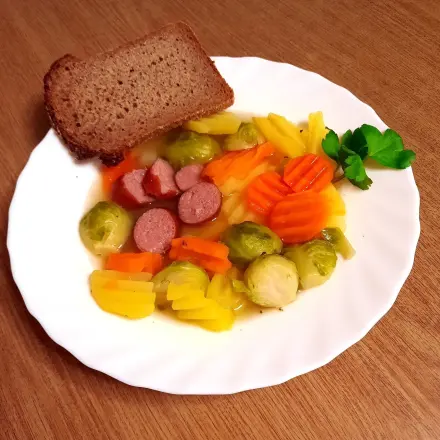 Gemüsesuppe mit Cabanossi