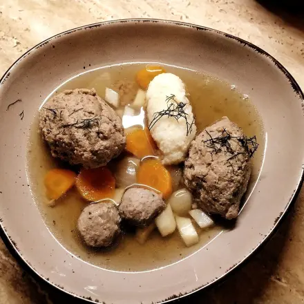 Rinderkraftbrühe "Consommé" mit Einlagen