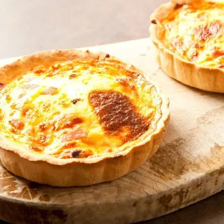 Lachs-Gemüse-Quiche aus selbst gemachtem Quicheteig