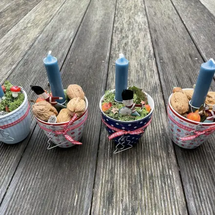 Schneller Adventskranz mit Tassen