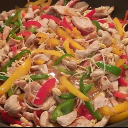 Asiatische Gemüsepfanne mit Hähnchen