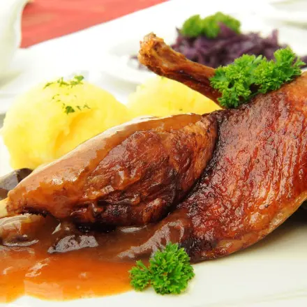 Ente mit Serviettenknödeln