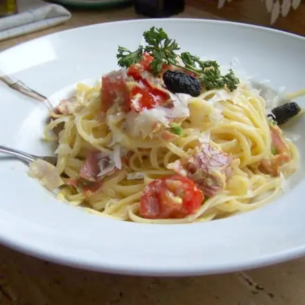 Spaghetti mit Serano-Schinken und Ei