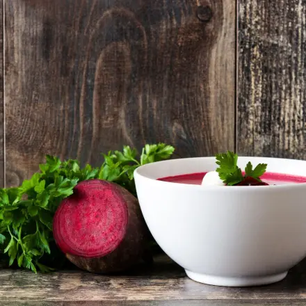 Rote Bete-Suppe mit Dill-Pesto