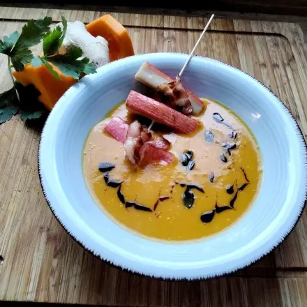 Kürbiscremsuppe mit exotischen Gewürzen