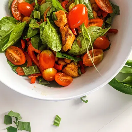 Kichererbsensalat mit Hähnchen, Spinat & Bärlauch