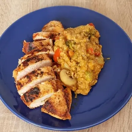 Gemüsecouscous mit Hähnchenbrust