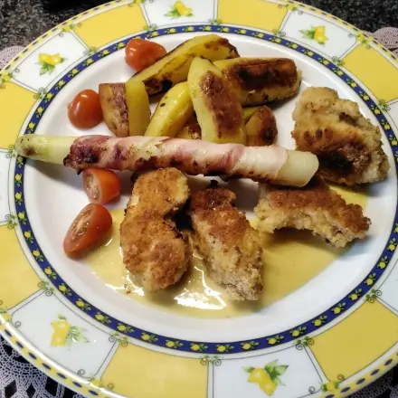 Chicken-Nuggets mit Spargel im Speckmantel
