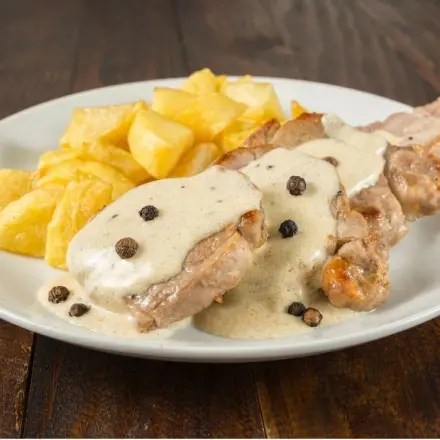 Schweinemedaillon in Meerrettichsoße