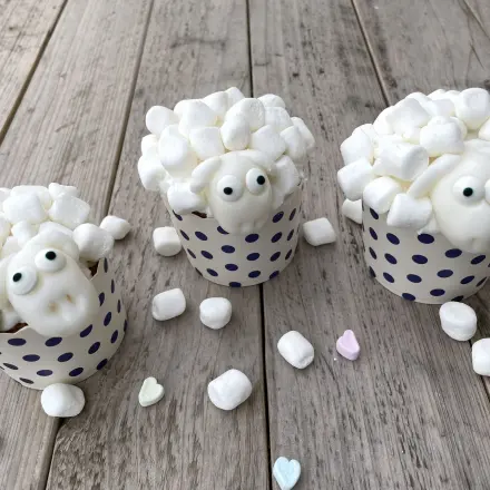 Schäfchen-Muffins mit Marshmallows