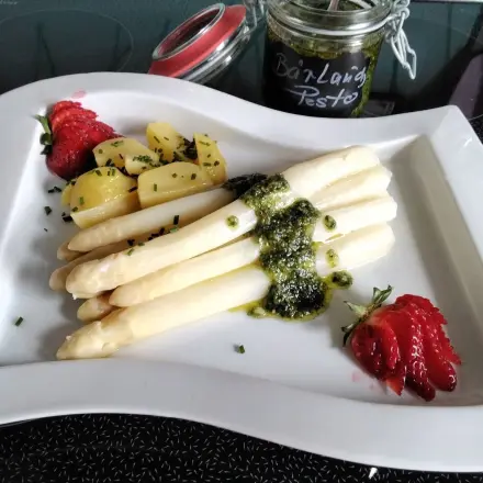 Weißer Spargel mit Bärlauch-Pesto à la Uschi
