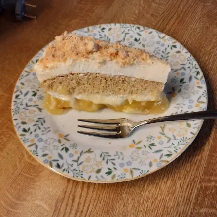 Apfelsahnetorte mit Streuseln
