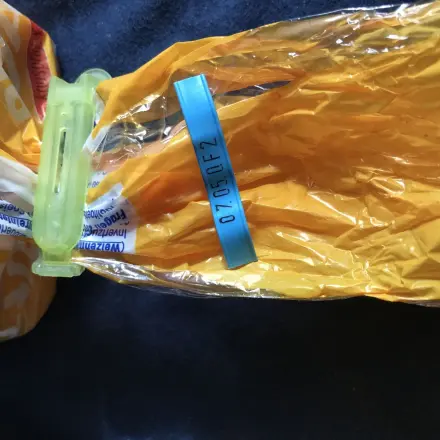 Mindesthaltbarkeitsdatum vom Toastbrot-Clipband notieren
