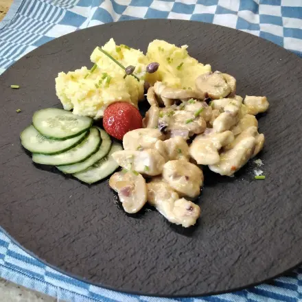 Hähnchenbrust-Ragout mit Butter-Kartoffelpüree