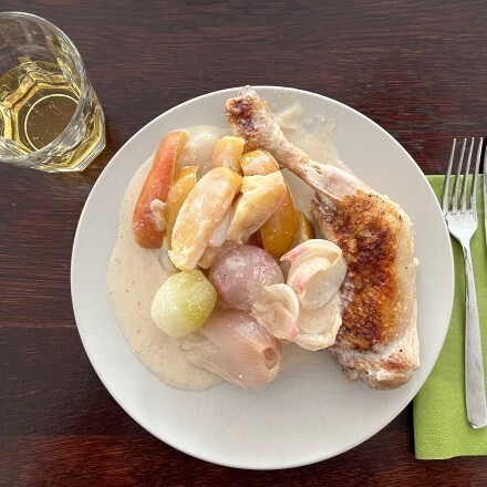 Normannisches Huhn mit Calvados und Cidre: Poulet à la Normande
