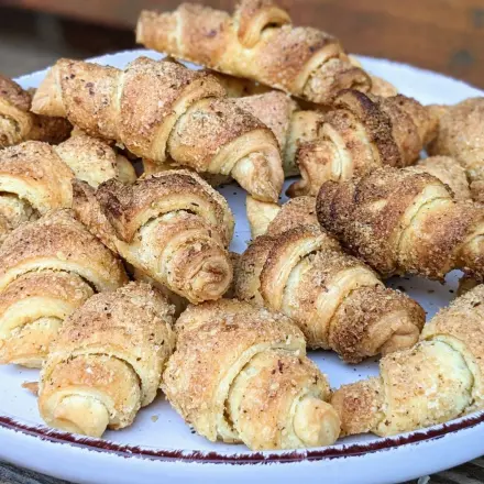 Mini Nusshörnchen mit Frischkäse