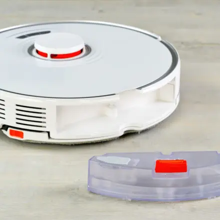 Wassertank für Saugroboter reinigen