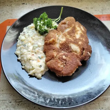 Schweinekamm-Schnitzel mit Apfel-Kartoffelsalat