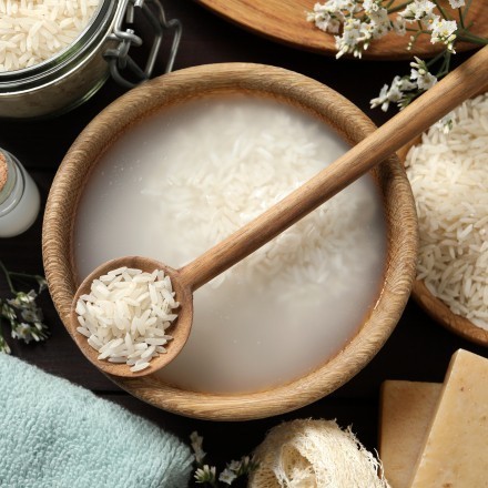 Reiswasser für die Haare: Anwendung & Wirkung