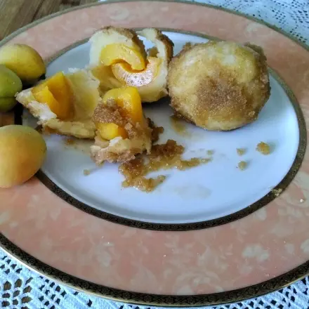 Marillenknödel mit Topfenteig
