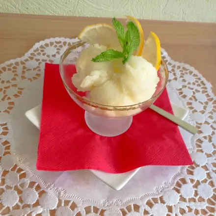 Zitronen-Sorbet ohne Eismaschine