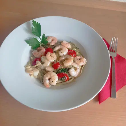 Linguine mit Garnelen und Spinat