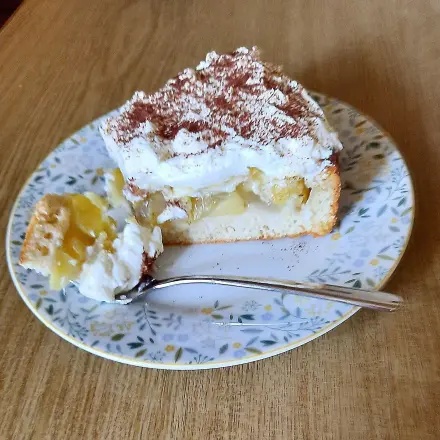 Weinapfeltorte mit Streuseldecke
