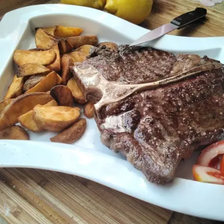 T-Bone Steak mit Wedges
