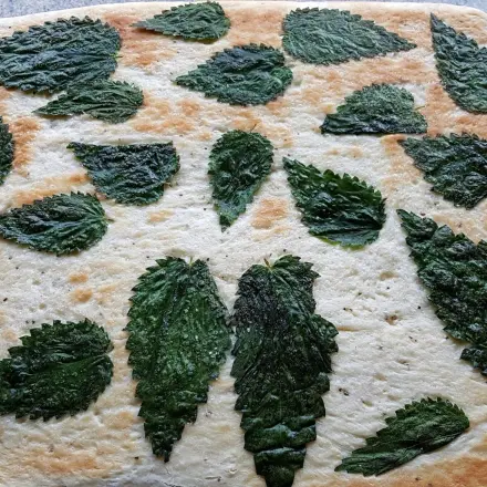 Upside-Down-Fladenbrot mit Brennnessel